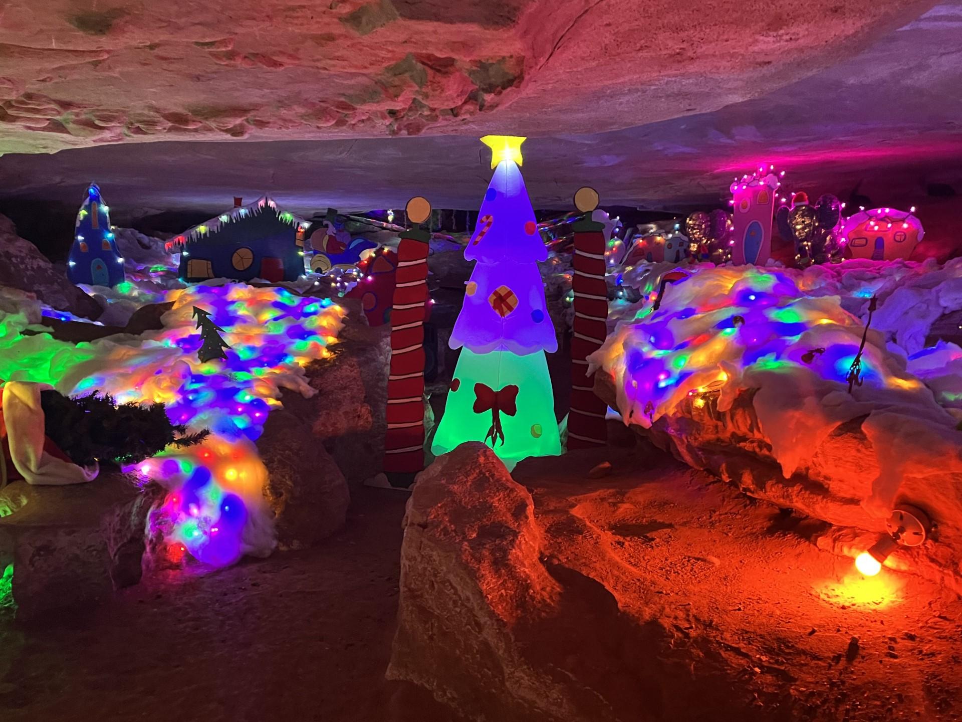 wonderland-under-warrior-open-for-the-holidays-at-rickwood-caverns